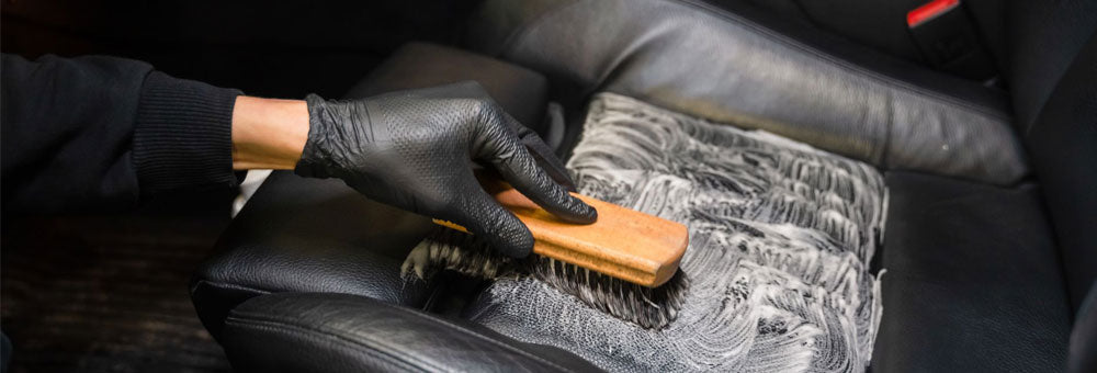 Pourquoi l’entretien des sièges en cuir de votre voiture est essentiel